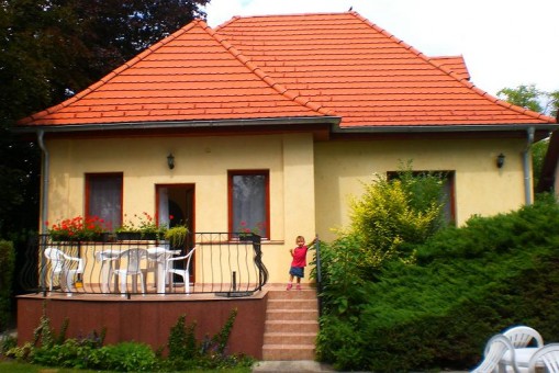   - Almida Apartmanház Balatonalmádi