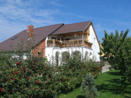   - Bacchus Apartmanok Balatonfüred