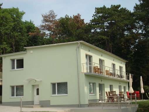   - Balatoni Panoráma Apartmanház Balatonalmádi