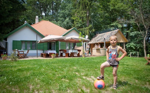   - Erdő Szíve Vendégház Károlyháza Csesznek