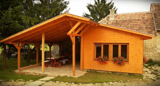   - Almaliget Apartmanház Bakonybél